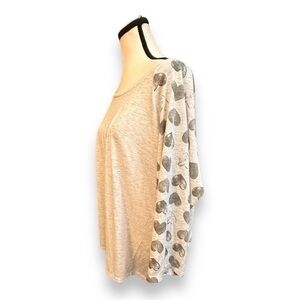 Women’s torrid 3 Light Grey Heart Sleeve 3/4 Dolman Top